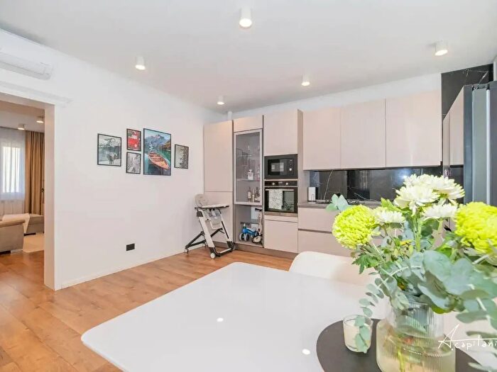 Appartamento trilocale in vendita in Viale Buon Pastore, Modena