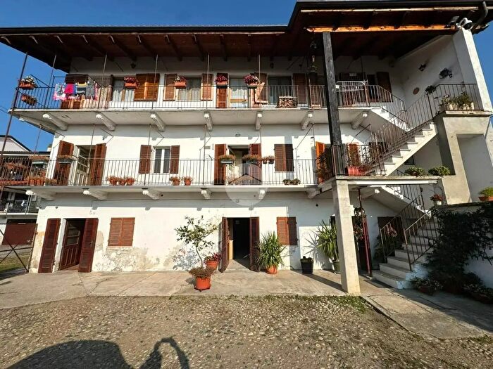 Casa con 11 locali in vendita in Via Cascinette, Ivrea