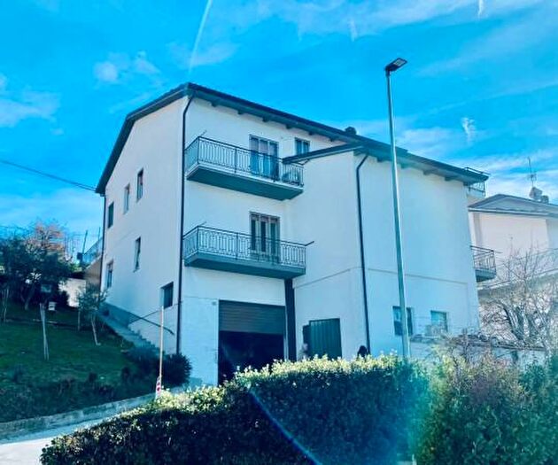 Appartamento quadrilocale in vendita in Via San Bartolomeo, Cupramontana