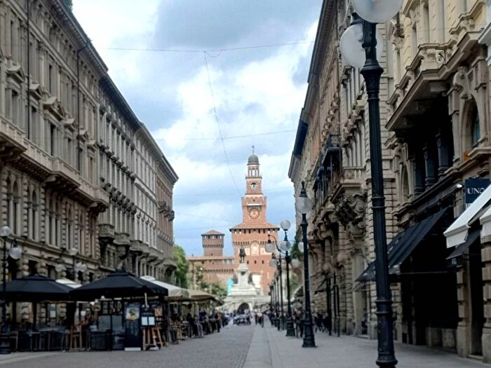 Appartamento trilocale in affitto in Largo Benedetto Cairoli, Cadorna Castello, Milano