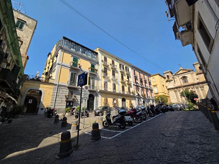 Appartamento trilocale in vendita in Salita Pontecorvo, Napoli