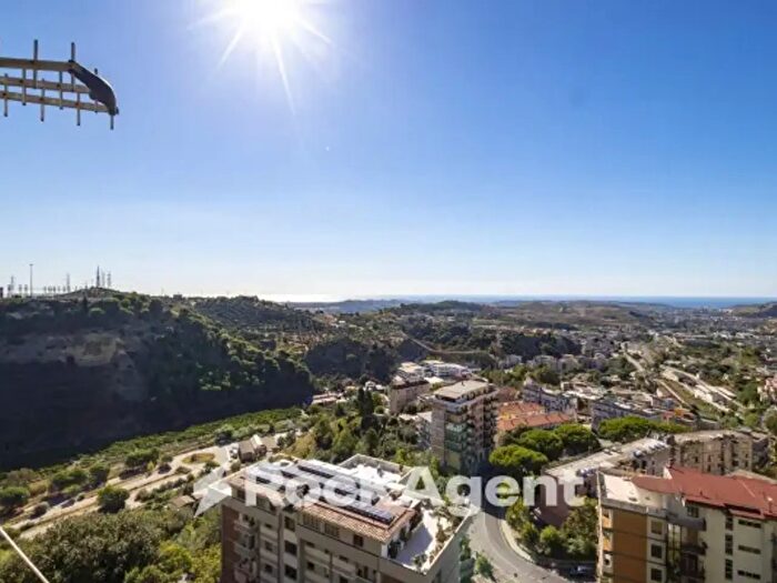 Appartamento quadrilocale in vendita in Via Francesco Cilea, Catanzaro
