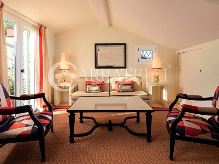 Appartamento quadrilocale in affitto in Lungarno Amerigo Vespucci, Firenze