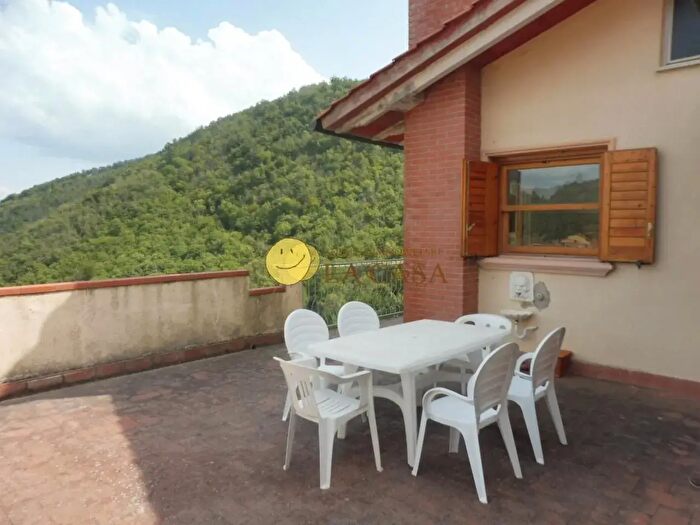 Appartamento con 7 locali in vendita in Greve In Chianti