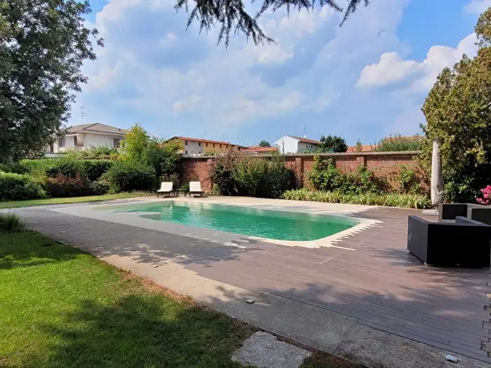 Casa con 6 locali in vendita in Frati, Legnano