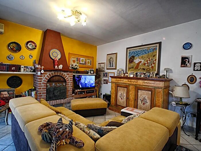 Casa con 8 locali in vendita in San Giuliano Terme