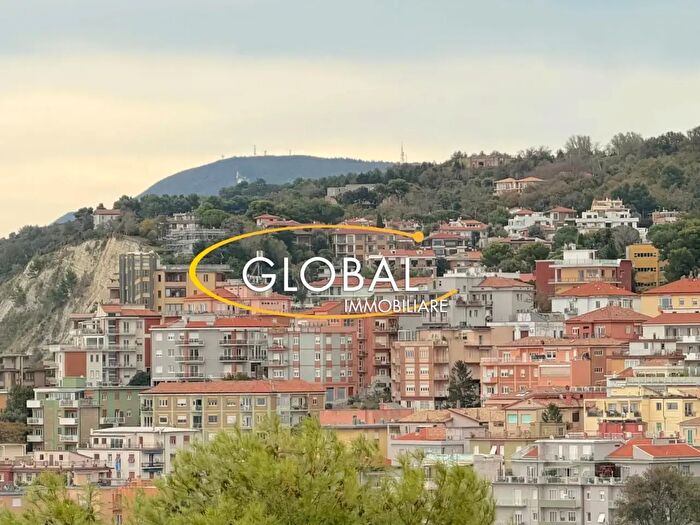 Appartamento con 5 locali in vendita in Via Panoramica, Ancona