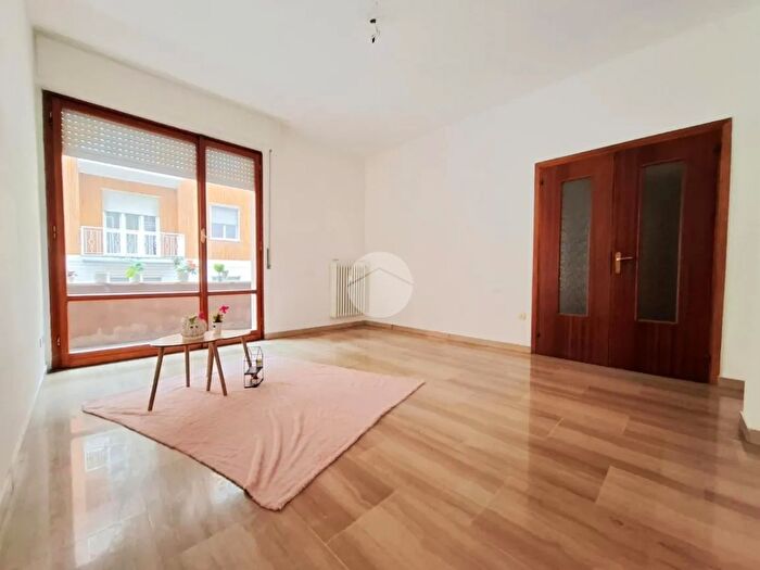 Appartamento trilocale in vendita in Via Ernesto Maiocchi, Voghera