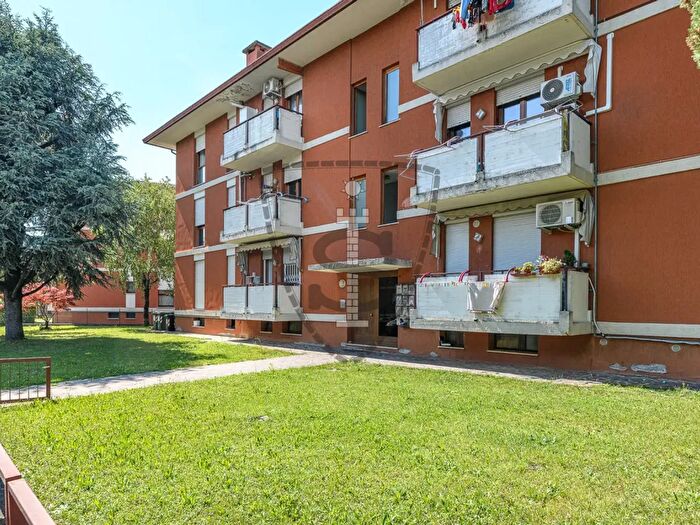 Appartamento trilocale in vendita in Via Val dAosta, Bassano Del Grappa