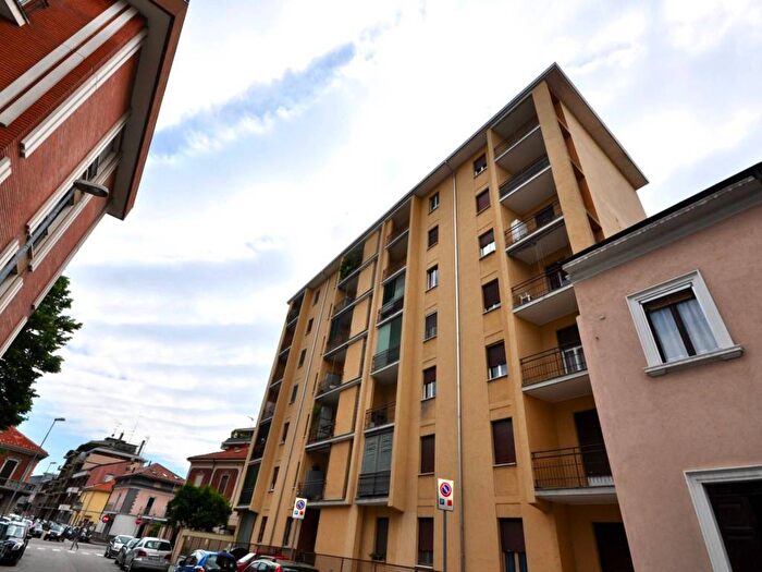 Appartamento trilocale in affitto in Via Giovanni Battista Rasario, Sacro Cuore, Novara