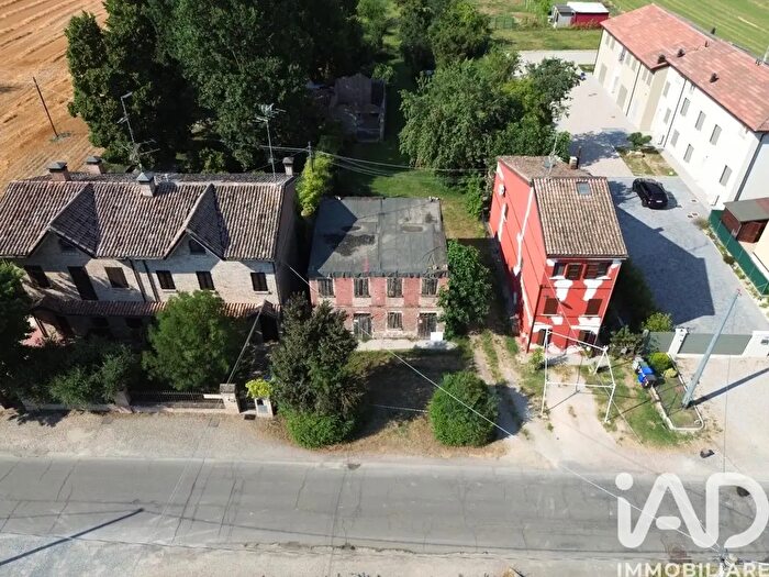 Casa con 6 locali in vendita in Via Via Barberi, Novi Di Modena