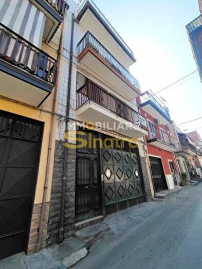 Casa con 6 locali in vendita in Via Messina, Paterno