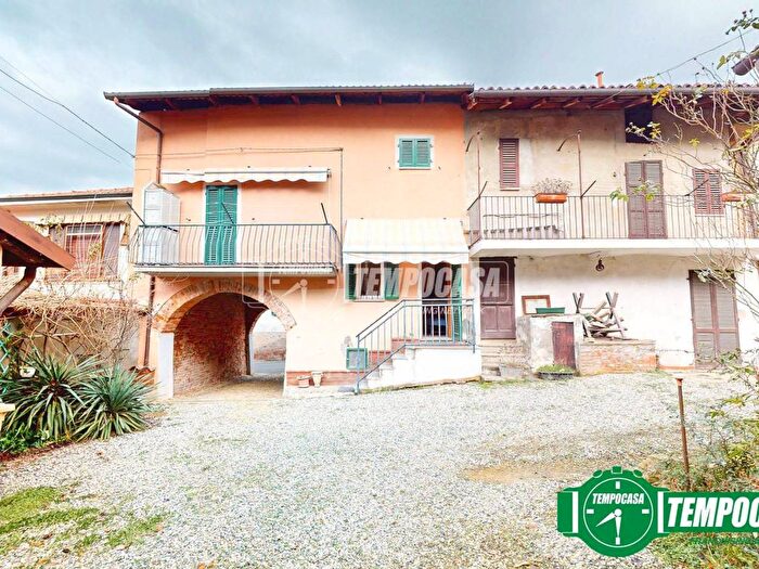 Casa quadrilocale in vendita in Via San Giovanni, Centro, Cassine