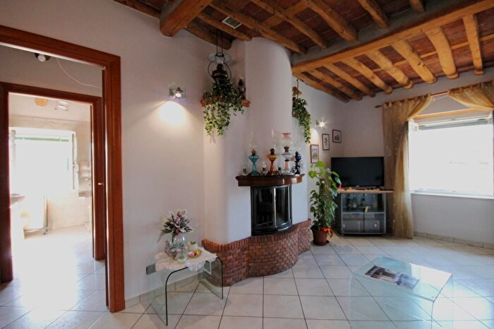 Appartamento con 5 locali in vendita in a S Donato, Lucca