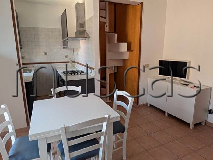 Appartamento trilocale in affitto in Viale Castellammare, Fregene, Fiumicino