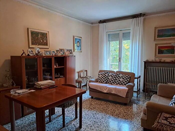 Appartamento quadrilocale in vendita in Via Enza, Parma