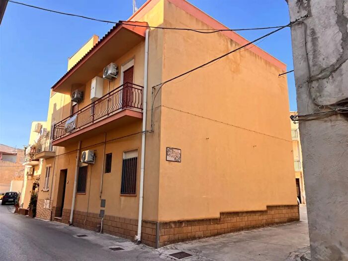 Appartamento con 7 locali in vendita in Via Scaglione, Sciacca