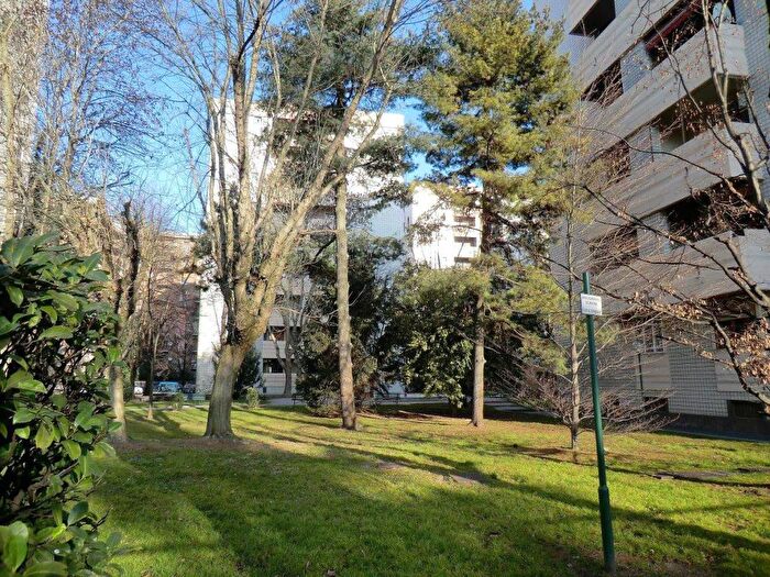 Appartamento trilocale in affitto in Via Molinetto di Lorenteggio, Giambellino, Milano
