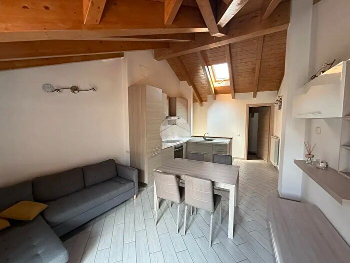 Appartamento trilocale in vendita in Via Fortunato Federici, Esine