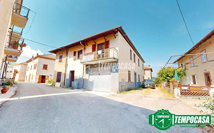 Casa con 11 locali in vendita in Via Costalunga, Cassinelle