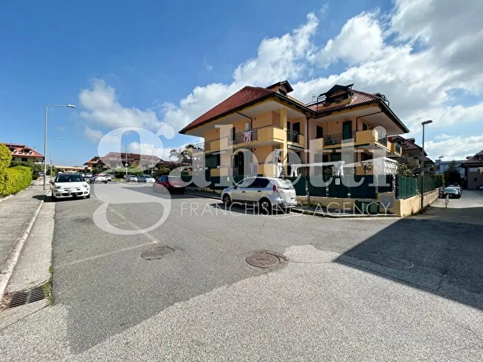 Appartamento trilocale in vendita in Via Staffetta, Giugliano In Campania