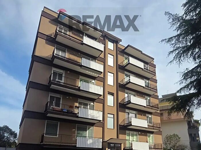 Appartamento trilocale in vendita in Via Martiri dAvola, Bari