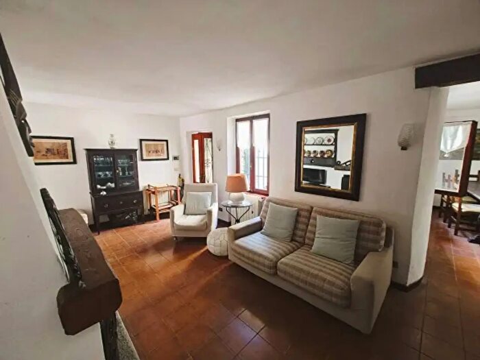 Casa con 6 locali in vendita in Via Nicola Alzeni, Dizzasco