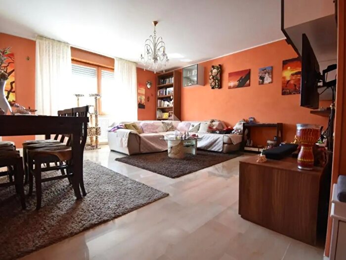 Appartamento trilocale in vendita in Str Montanara, Parma