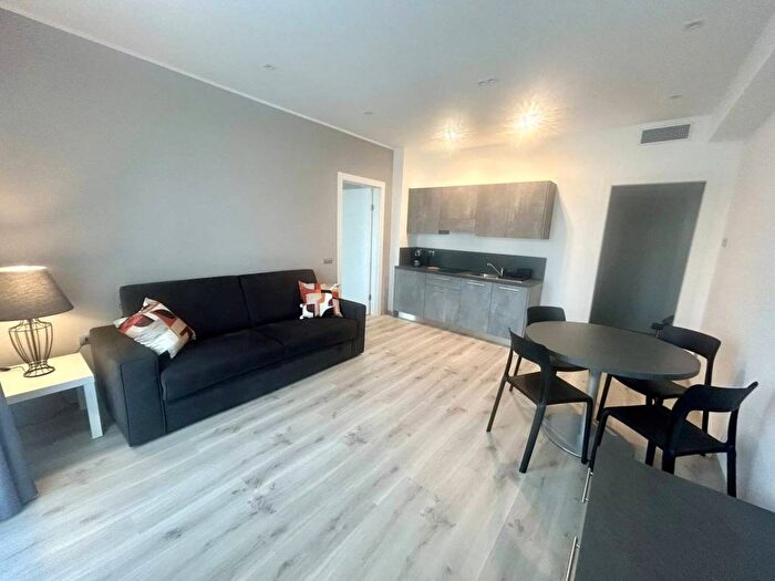 Appartamento in affitto in Via Statale per Lecco, Lipomo