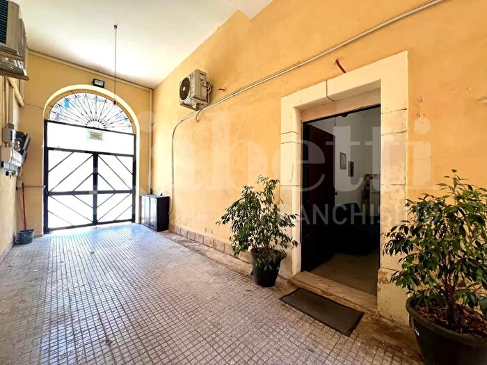 Appartamento trilocale in vendita in Via Formide, Siracusa