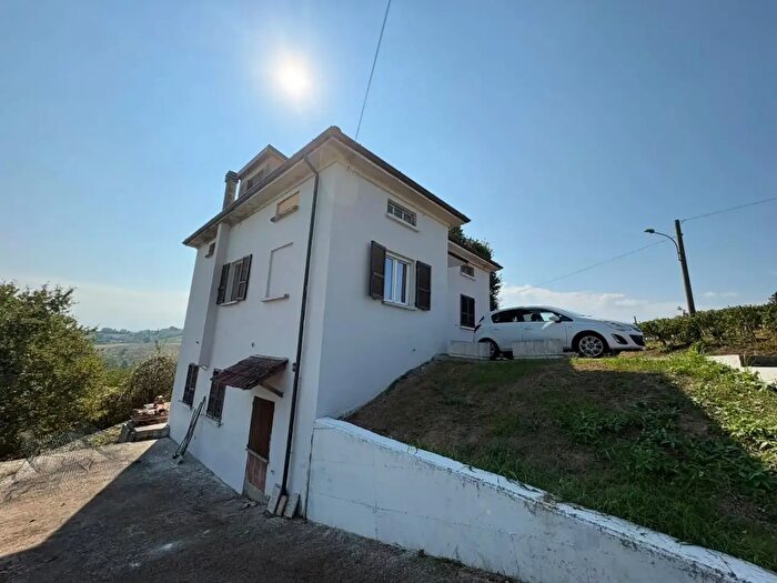 Casa quadrilocale in vendita in Ziano Piacentino