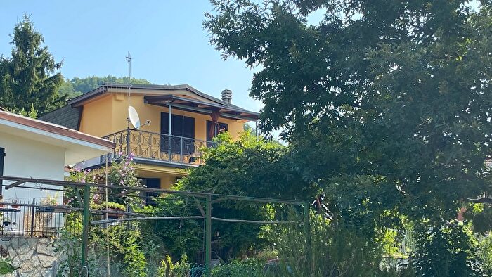 Casa quadrilocale in vendita in Località Fogli, Ponzone