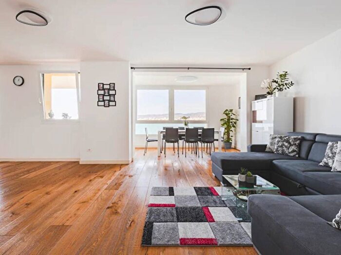 Casa con 6 locali in affitto in Via Cesare Battisti, Centro, Muggia