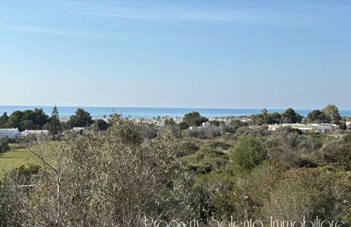 Casa con 11 locali in vendita in Via Lido Marini Lido Marini Campagna Mare, Ugento