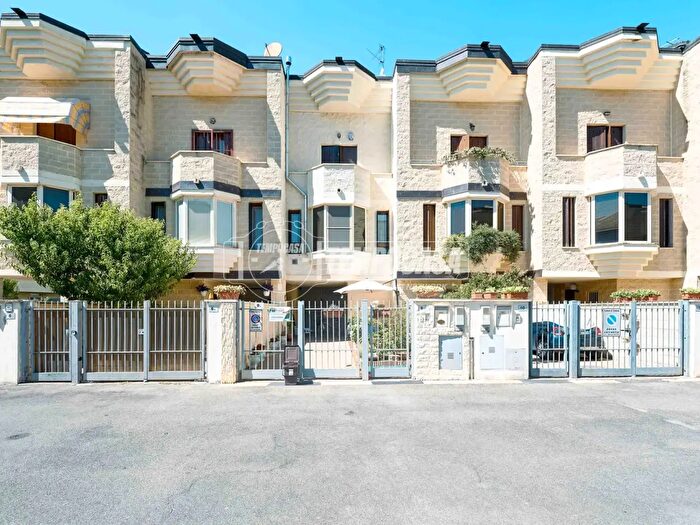 Casa quadrilocale in vendita in Via Colombara BattaglioneBagnara, Cremona