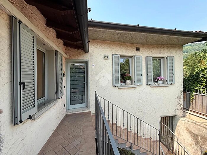 Casa con 5 locali in vendita in Via Montebello, Cellatica