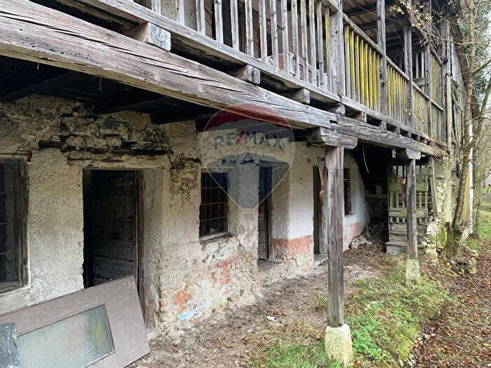 Casa quadrilocale in vendita in Via Chioè, Lamon