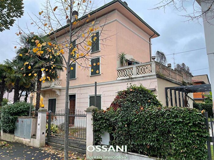 Casa con 9 locali in vendita in Viale Mazzini, Riolo Terme