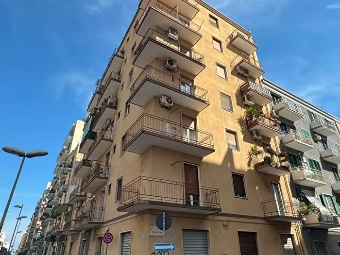 Appartamento trilocale in affitto in Via Brigata Bari, Bari