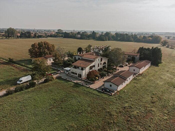 Appartamento quadrilocale in vendita in Via Parenza Alta, Borgo Virgilio