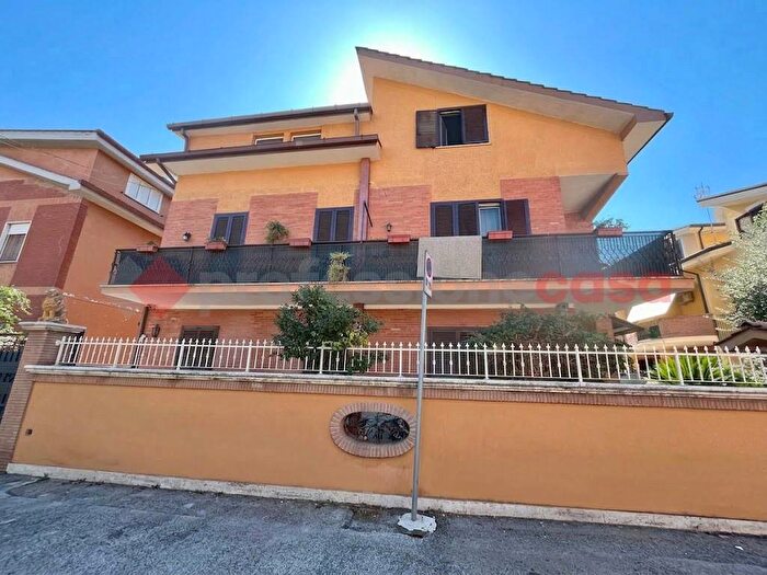 Appartamento trilocale in affitto in Via Rodolfo Morandi, Villanova, Guidonia Montecelio
