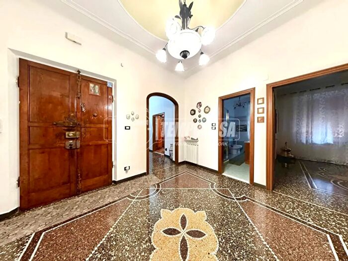Appartamento con 6 locali in vendita in Via Baldovino Bigliati, Genova