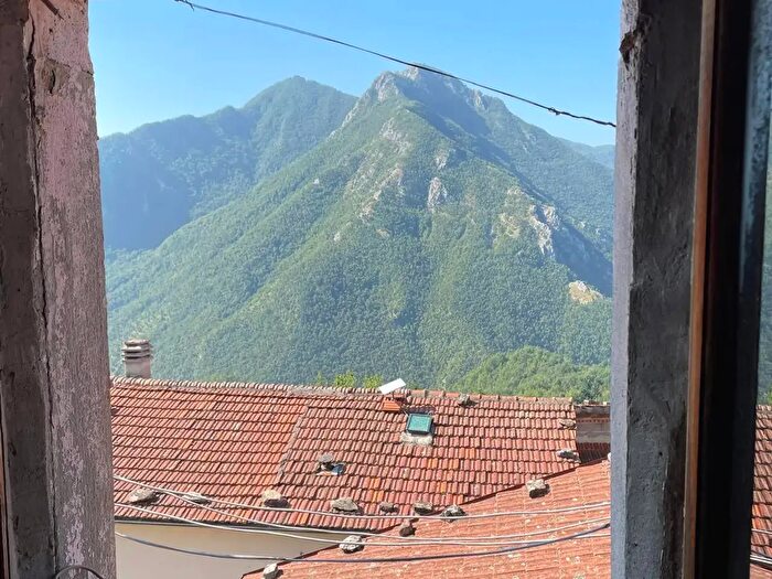 Casa quadrilocale in vendita in Bagni Di Lucca