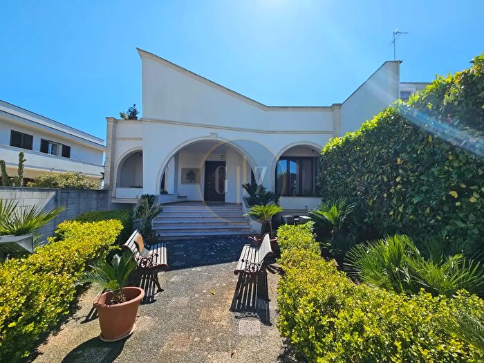 Casa con 6 locali in vendita in Carpignano Salentino