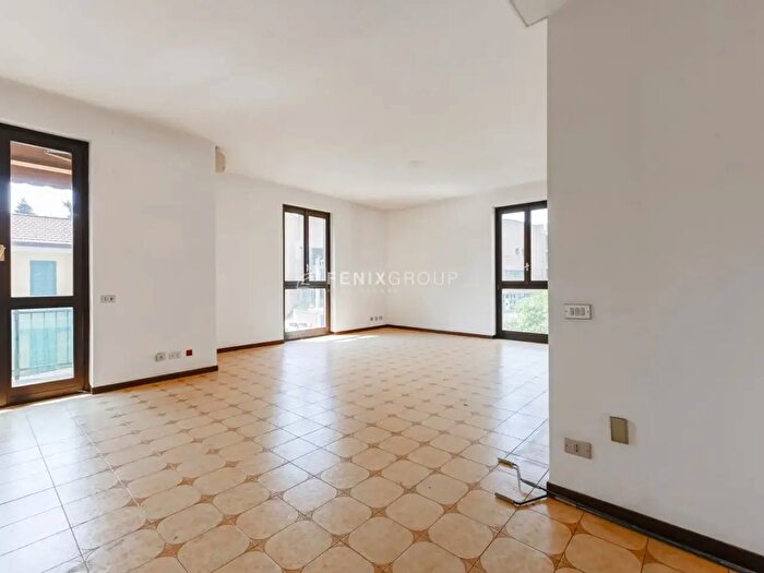 Appartamento con 6 locali in vendita in Via San Paolo, Agrate Brianza