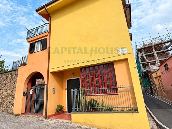 Casa con 7 locali in vendita in Via San Guido d'Aqui Pomigliano, Pomigliano D'Arco