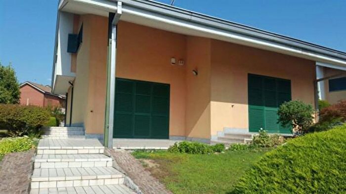 Casa con 6 locali in vendita in Alessandria