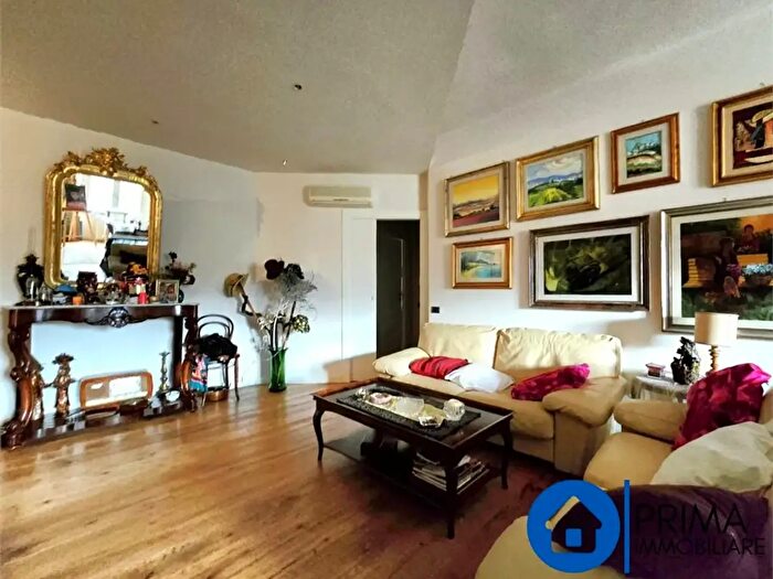 Appartamento con 5 locali in vendita in Viale Carlo Guglielmi, Terni