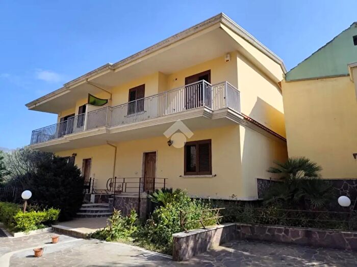 Casa quadrilocale in vendita in Vico Parrocchia, San Felice A Cancello