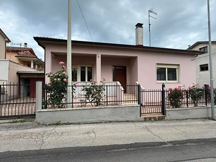Casa con 5 locali in vendita in Via Enrico Fermi, Giulianova